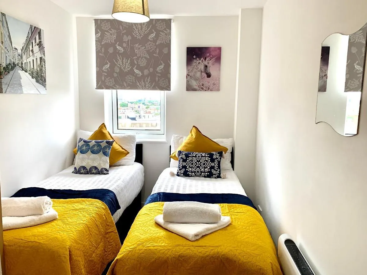 Central London 2 Bedrooms, Seperate Recption, Full Kitchen, Free Parking Appartement