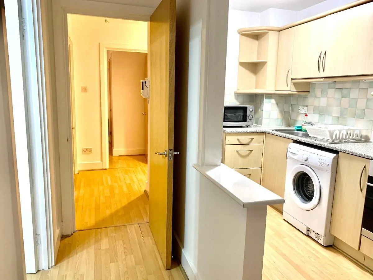 Central London 2 Bedrooms, Seperate Recption, Full Kitchen, Free Parking Appartement