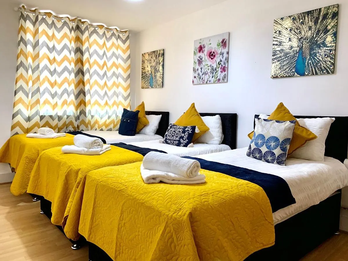 Central London 2 Bedrooms, Seperate Recption, Full Kitchen, Free Parking