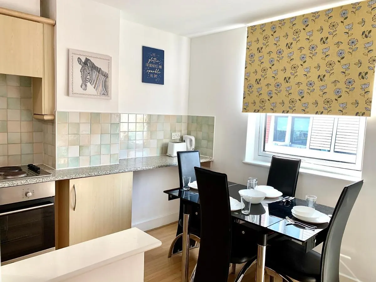 Central London 2 Bedrooms, Seperate Recption, Full Kitchen, Free Parking Appartement