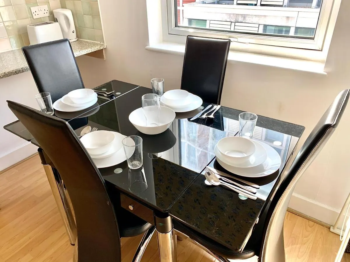 Central London 2 Bedrooms, Seperate Recption, Full Kitchen, Free Parking Appartement