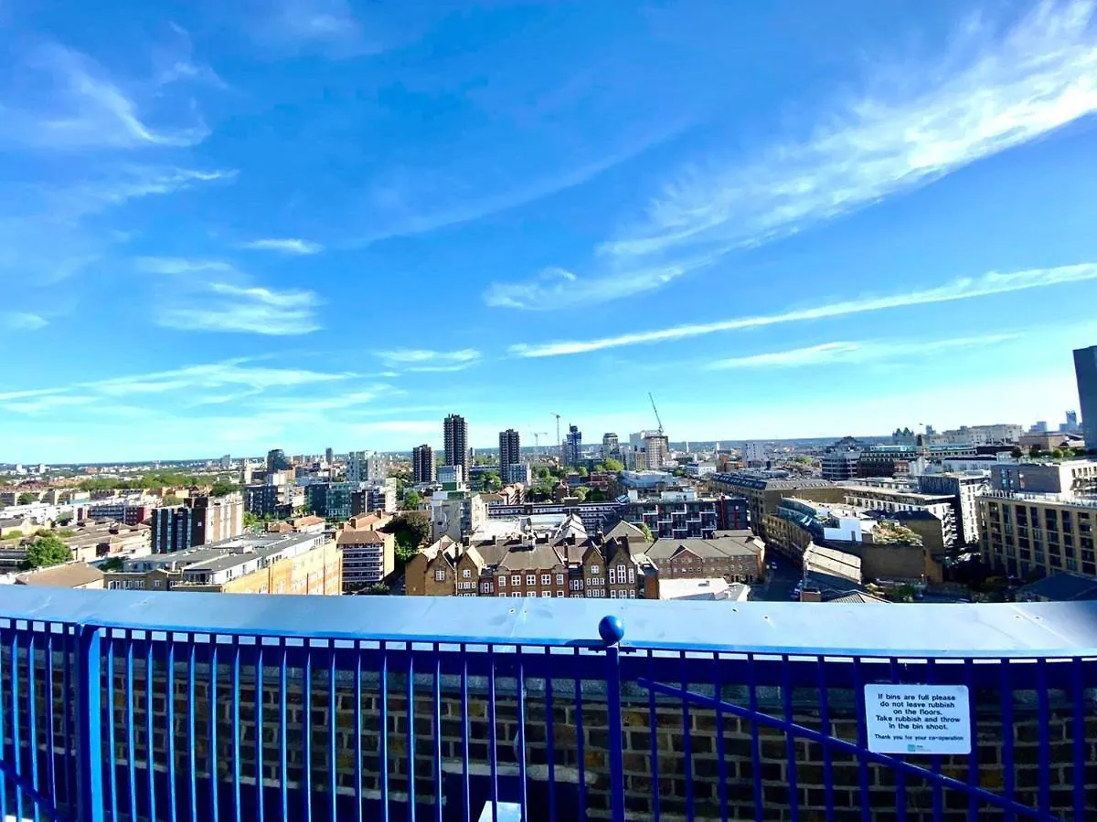 Central London 2 Bedrooms, Seperate Recption, Full Kitchen, Free Parking